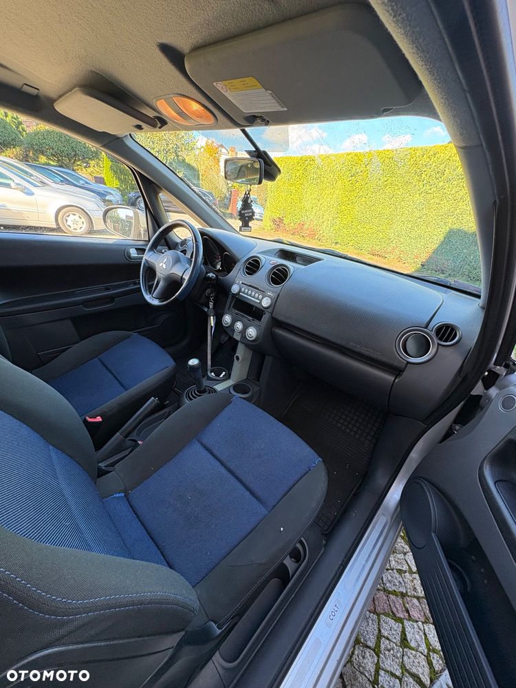 Mitsubishi Colt - 16