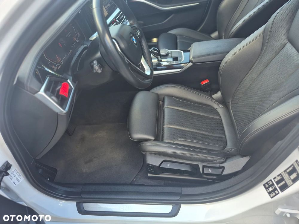 BMW Seria 3 320d MHEV Luxury Line - 26