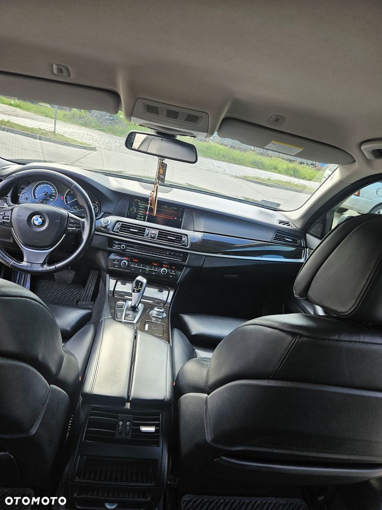 BMW Seria 5 525d xDrive - 12