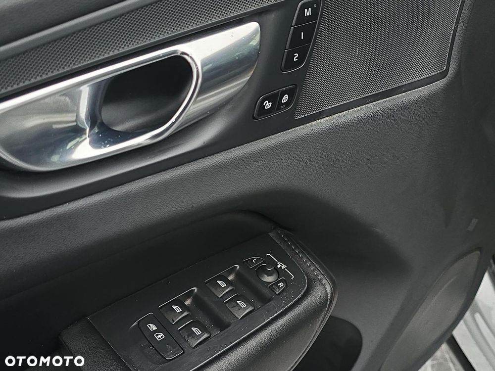 Volvo XC 60 B4 D Plus Bright - 12