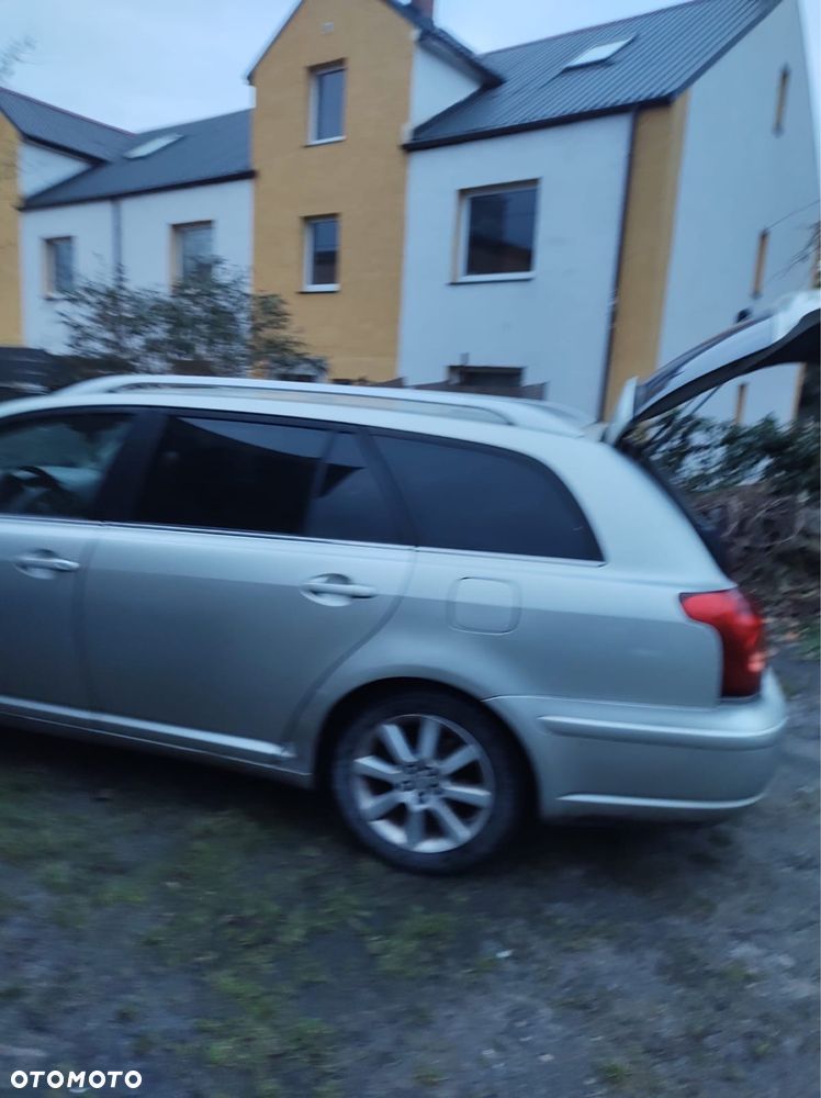 Toyota Avensis - 5