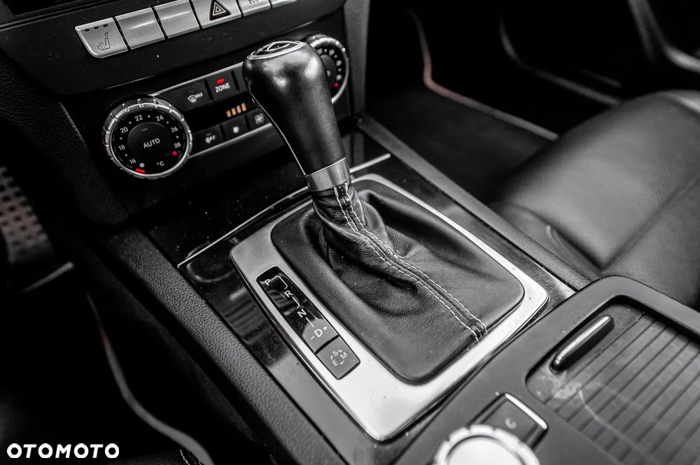 Mercedes-Benz Klasa C 180 BlueEFFICIENCY 7G-TRONIC - 35