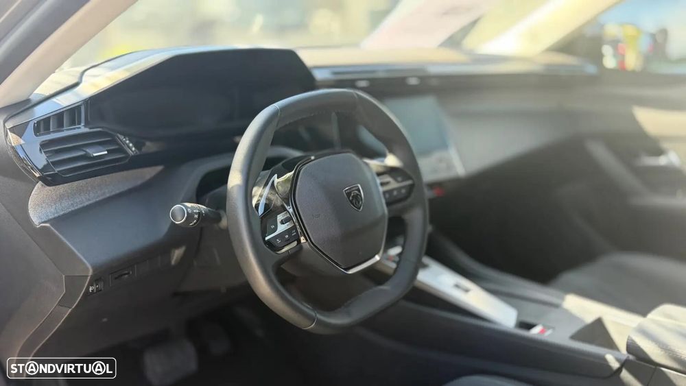 Peugeot 308 - 8