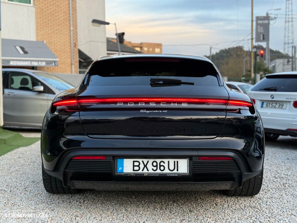 Porsche Taycan Cross Turismo 4 - 18