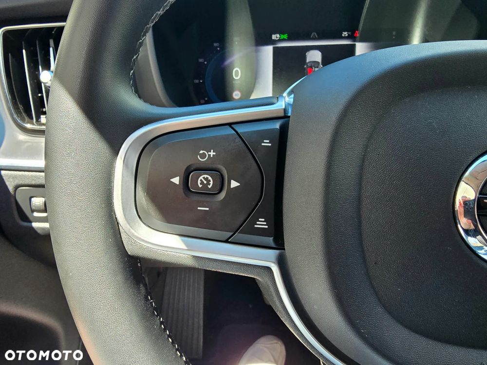 Volvo XC 60 ver-b5-b-awd-momentum-pro - 26