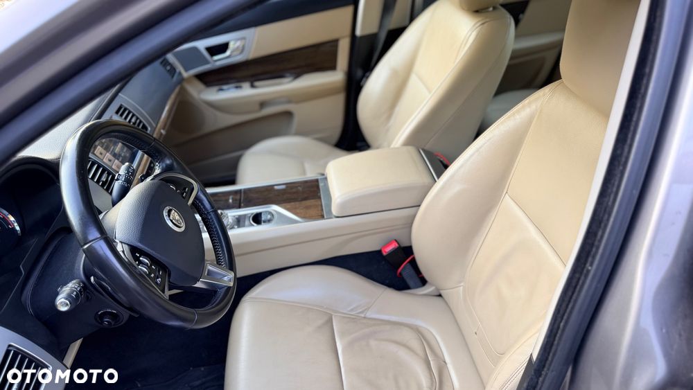 Jaguar XF 2.2 D - 14