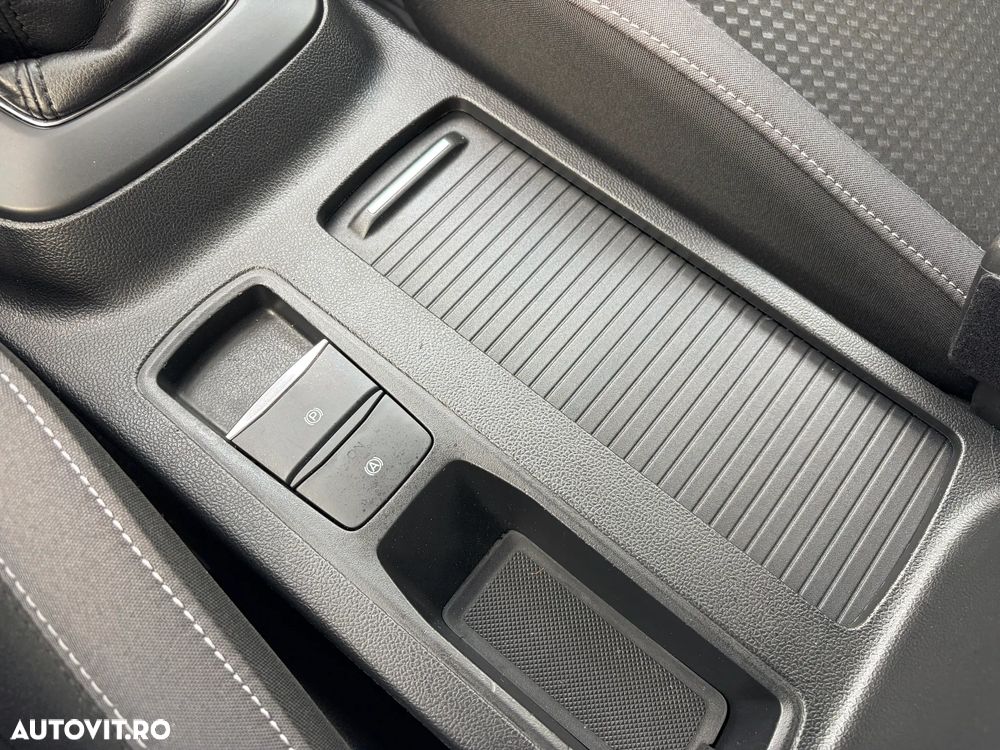 Ford Focus 1.0 EcoBoost Connected - 27