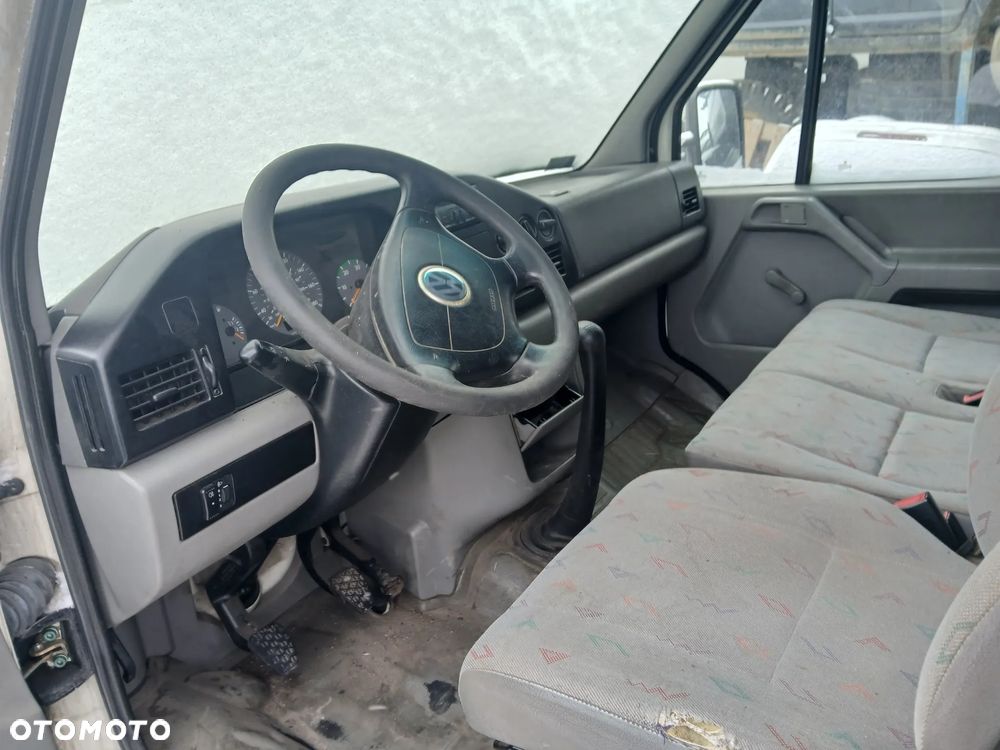 volkswagen LT fotel kanapa deska kokpit podsufitka boczek podłokietnik licznik panel szyb - 3