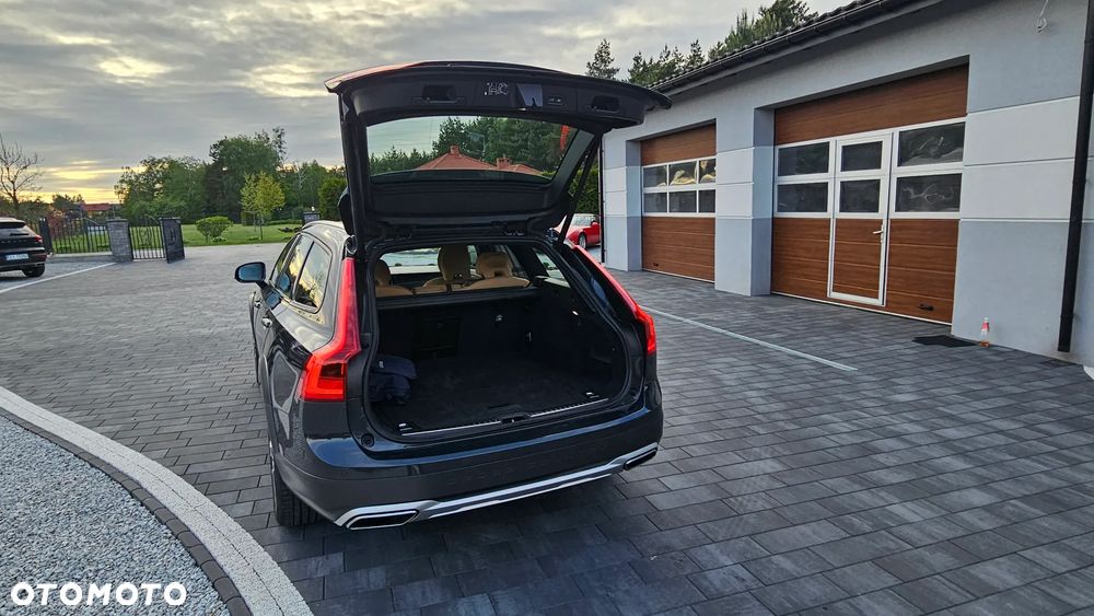 Volvo V90 Cross Country - 35