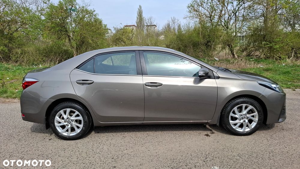 Toyota Corolla 1.6 Comfort - 9