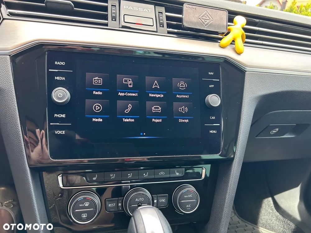 Volkswagen Passat - 16