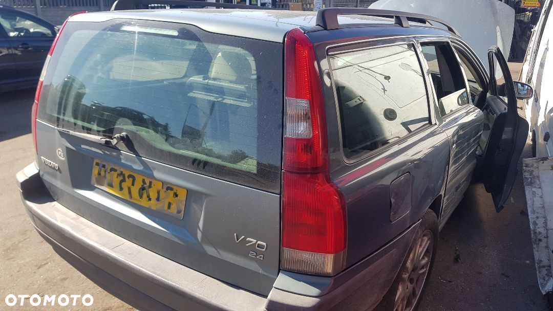 VOLVO V70 II LAMPA TYŁ PRAWA DOLNA - 1