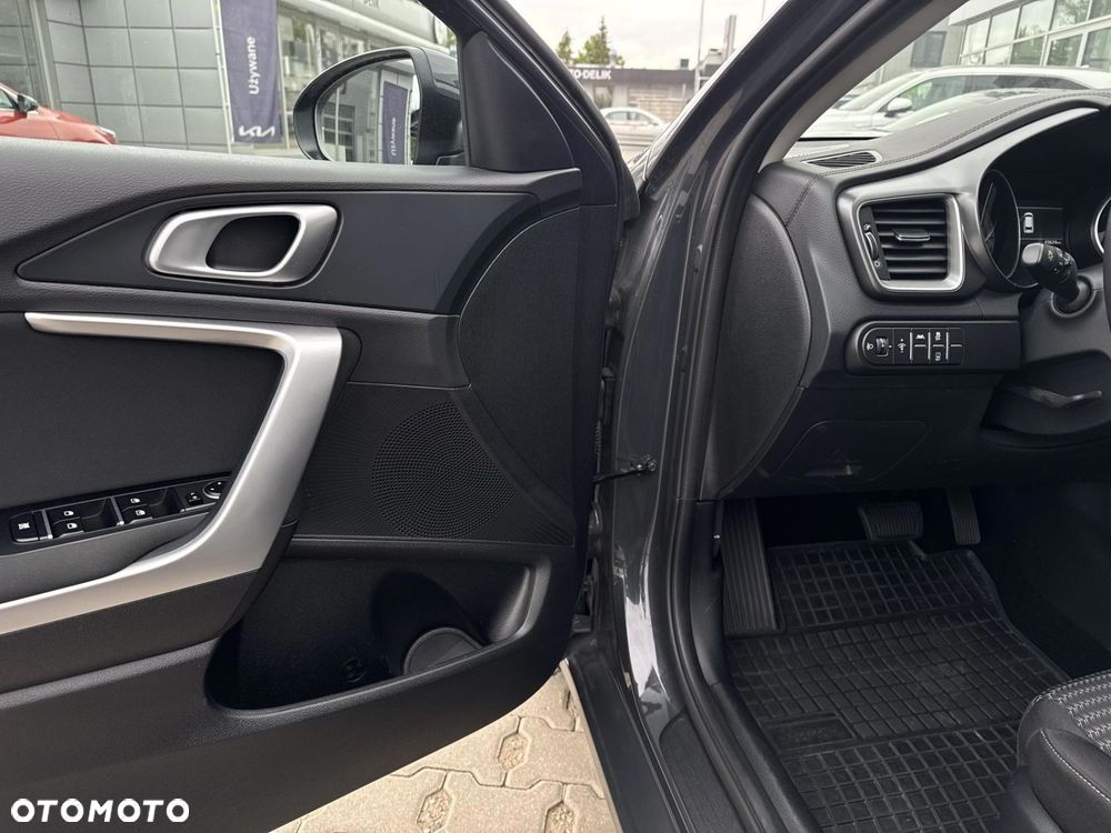 Kia Ceed 1.5 T-GDI M DCT - 11