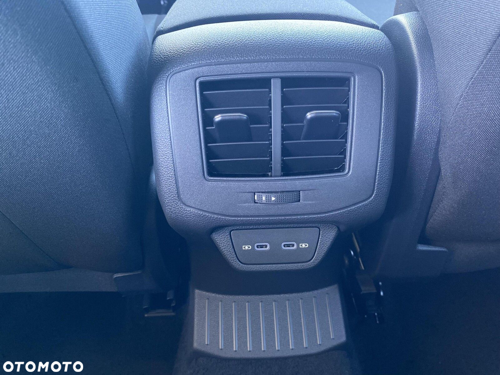 Volkswagen T-Roc - 22