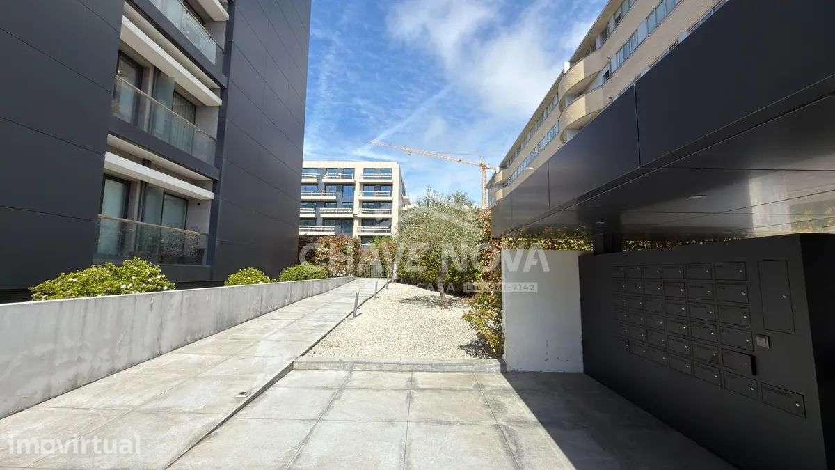 Apartamento T4 c/ Garagem Box em Santa Marinha (Gaiashopping) - Grande imagem: 3/37
