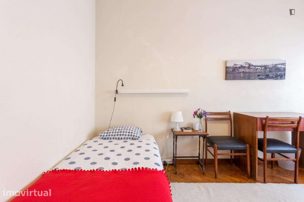 Quarto - localizado em Paranhos Porto - Grande imagem: 5/39