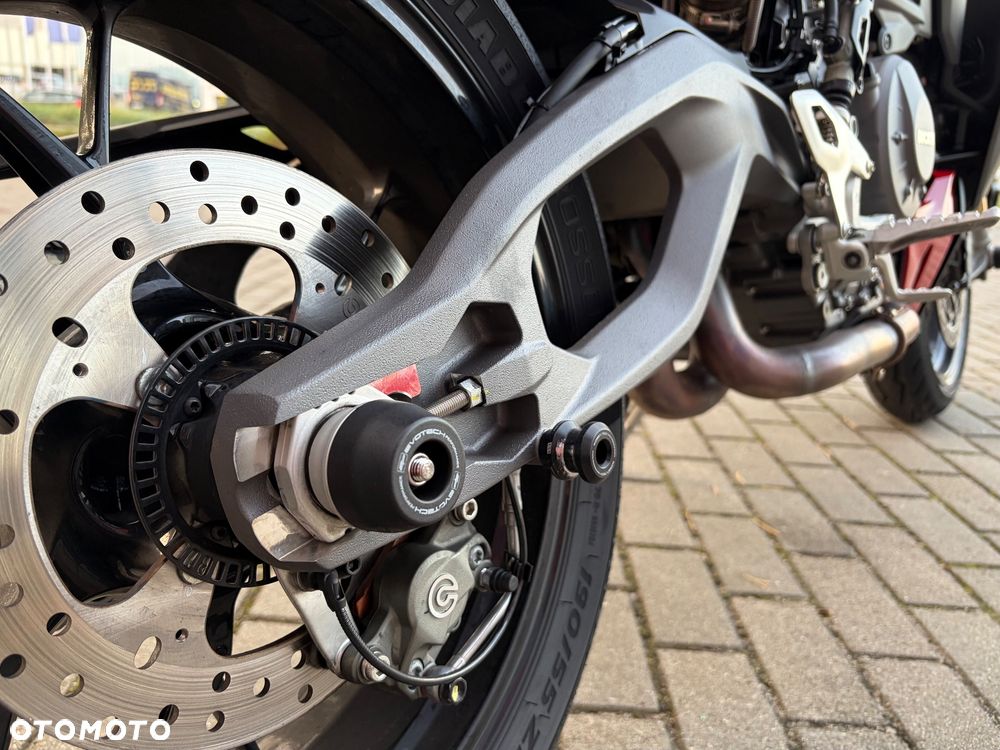 Ducati Streetfighter V2 - 13