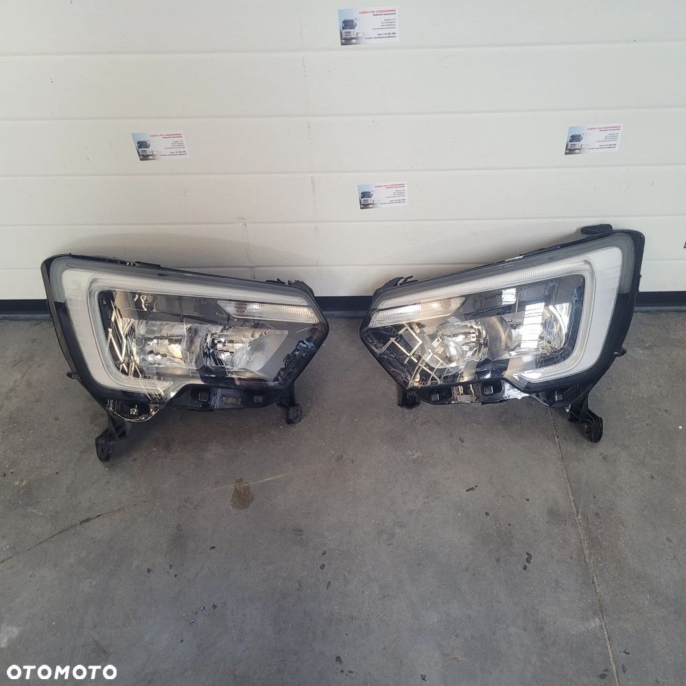 LAMPY RENAULT MASTER 3 ORYGINAŁ CHWALIM116 USZKODZONE - 1