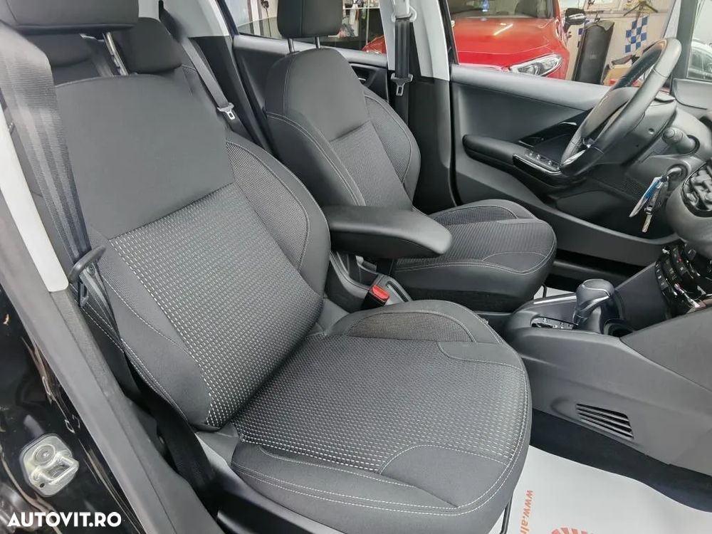 Peugeot 208 1.2 L PureTech Turbo Allure Aut. - 9