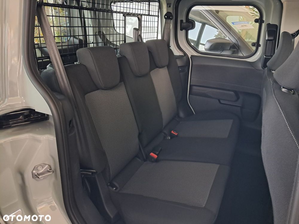 Ford Transit Courier - 17