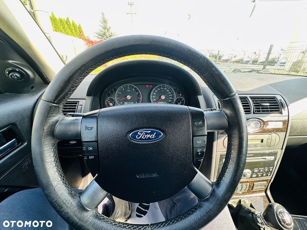 Ford Mondeo - 12