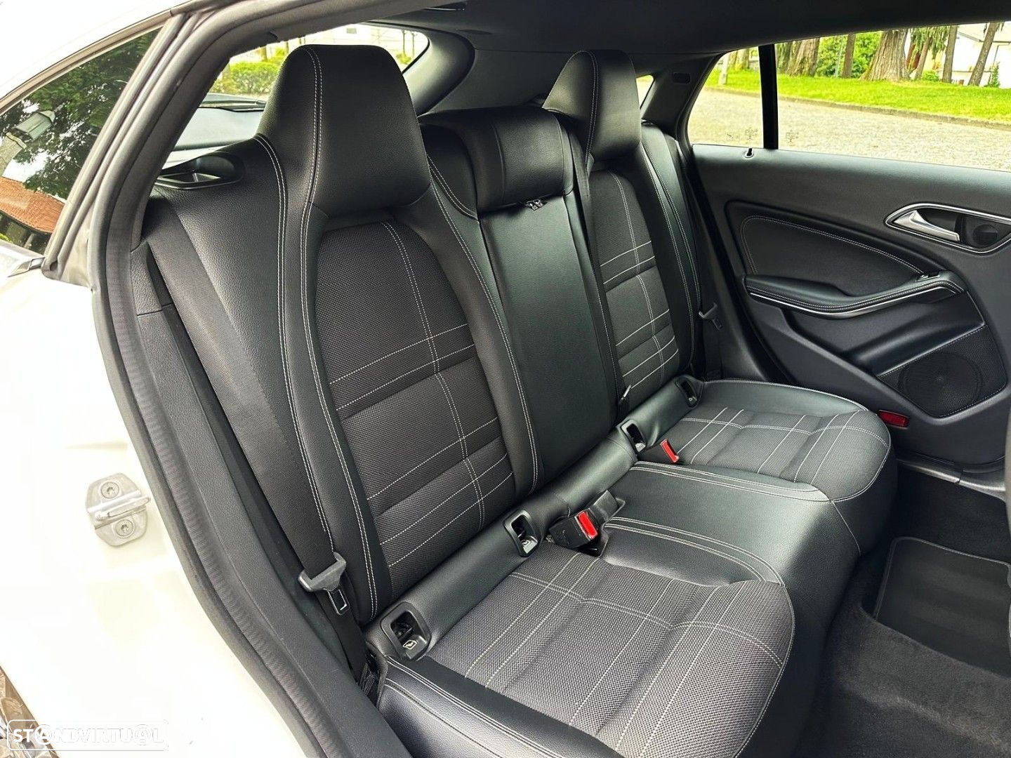 Mercedes-Benz CLA 180 d Shooting Brake - 14