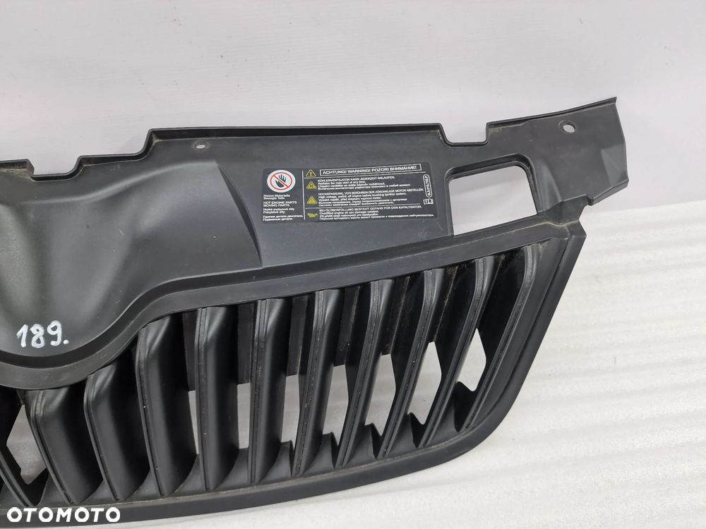 SKODA FABIA II LIFT 10- ATRAPA / GRILL PRZEDNI PRZÓD , NR 5J0853668B , NR AUKCJI GR189 - 6
