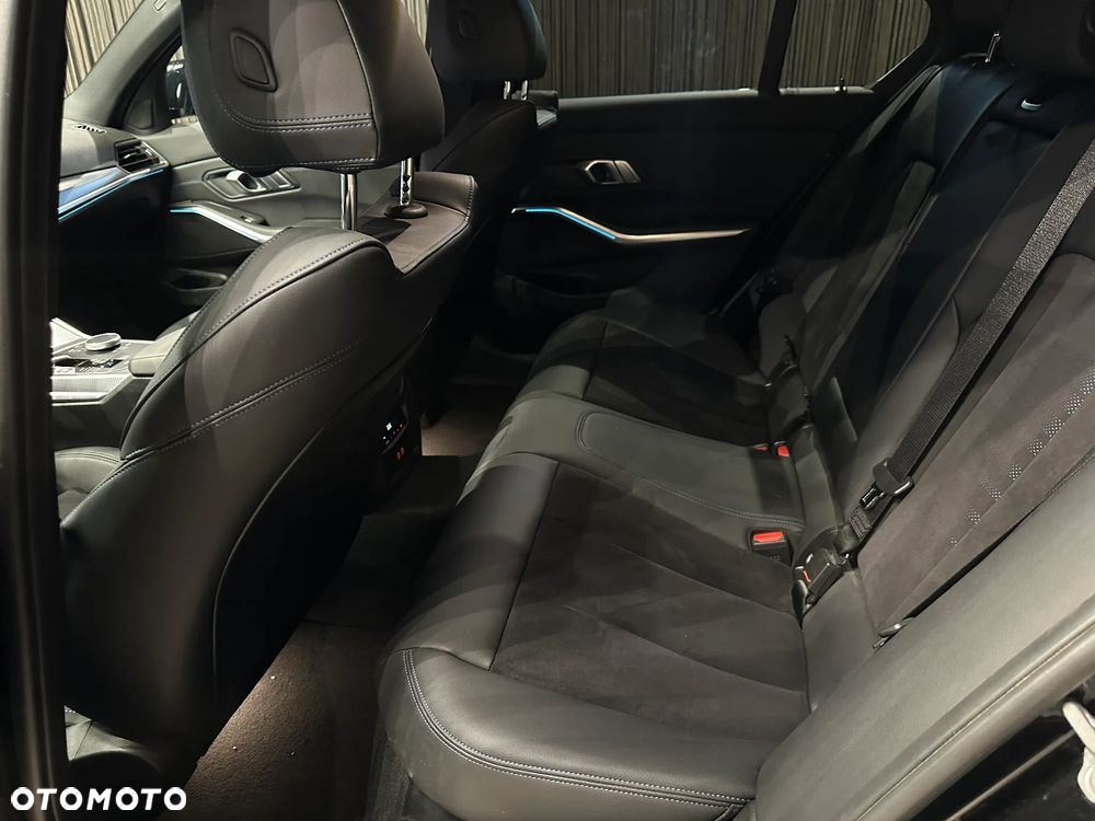 BMW Seria 3 318i M Sport - 16