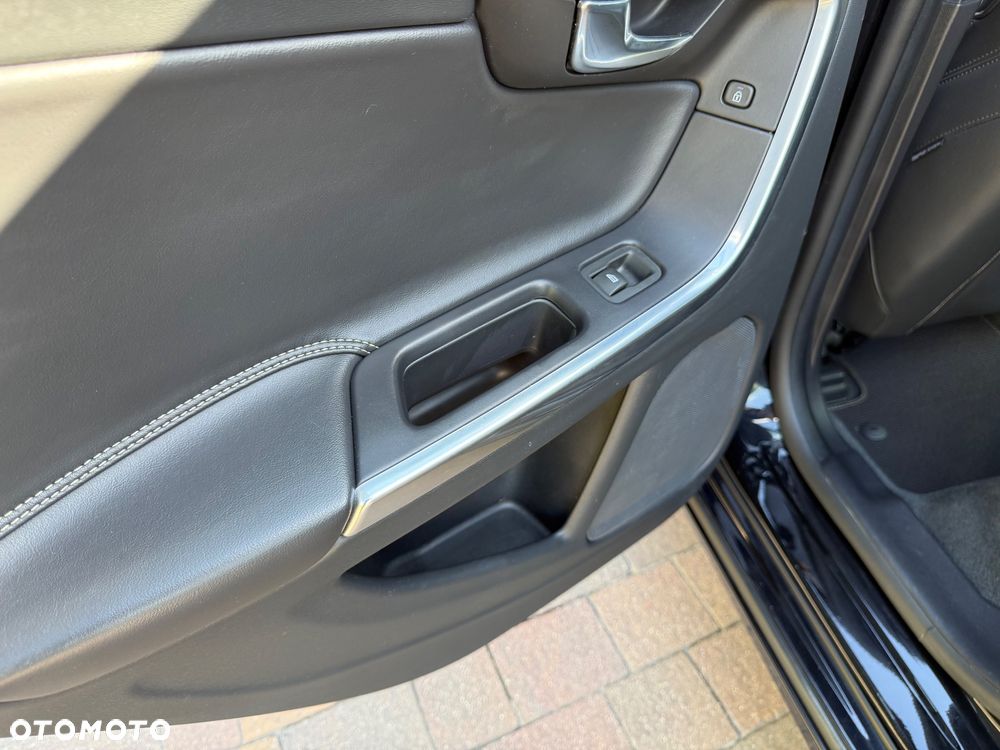 Volvo V60 D4 Geartronic RDesign - 35