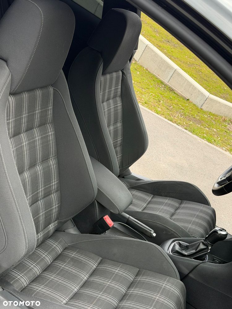 Volkswagen Golf - 20