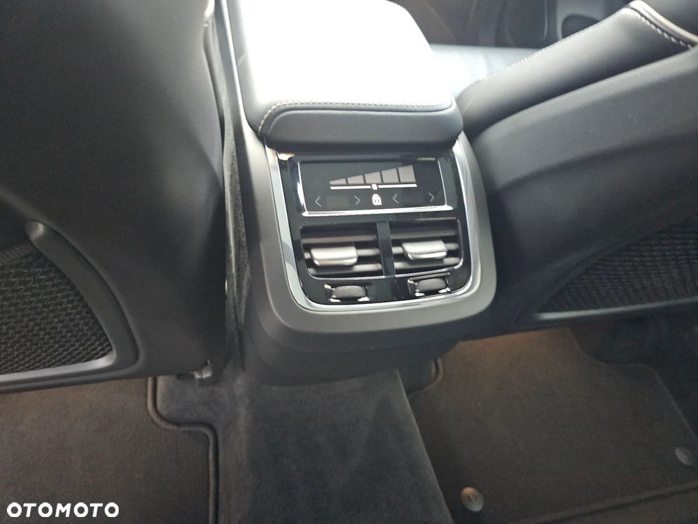 Volvo XC 60 B5 B AWD Ultimate Black Edition - 14