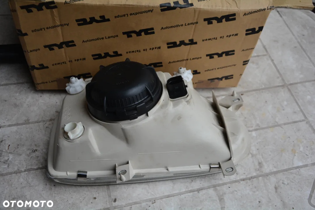 VW Golf 3  lampa przednia lewa - 2