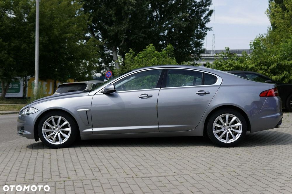 Jaguar XF 3.0 V6 D Luxury - 8