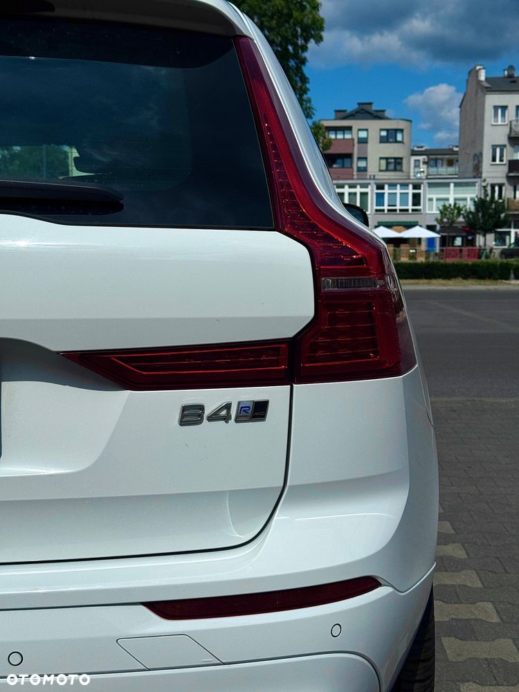 Volvo XC 60 B4 D AWD R-Design - 4
