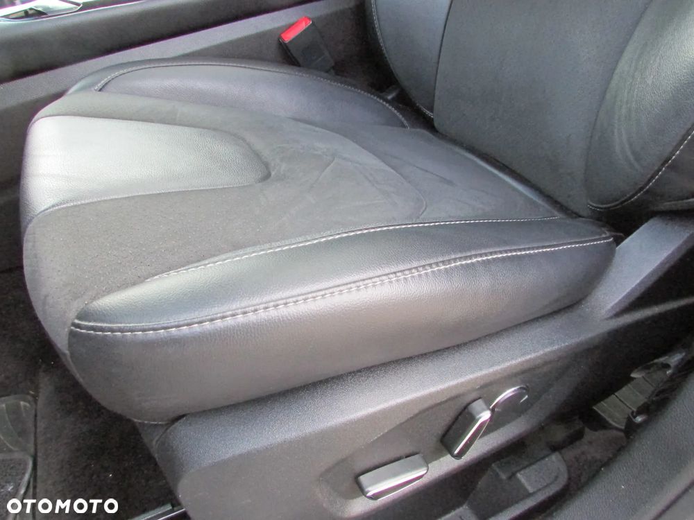 Ford Edge 2.0 TDCi 4x4 ST-LINE - 12