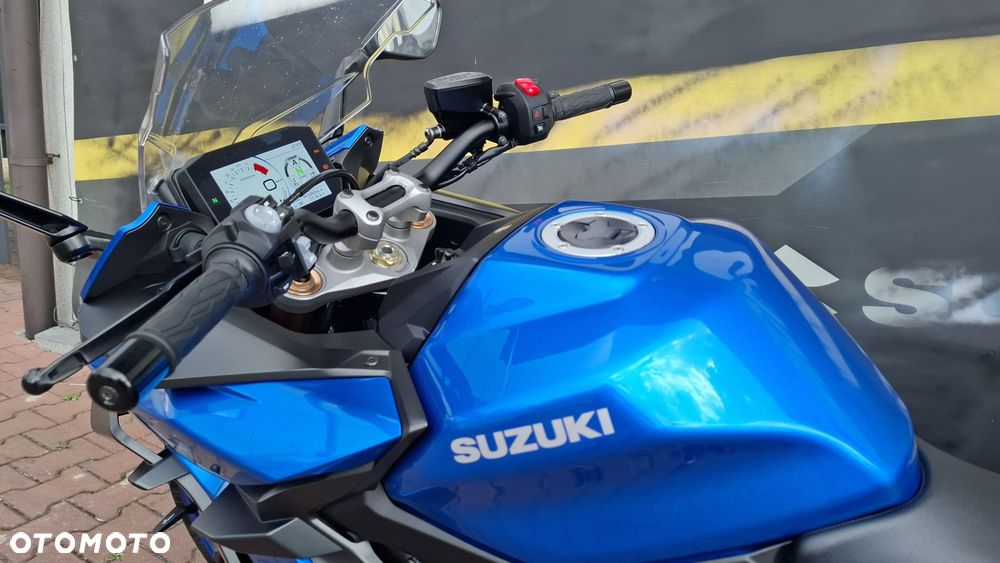Suzuki GSX - 18