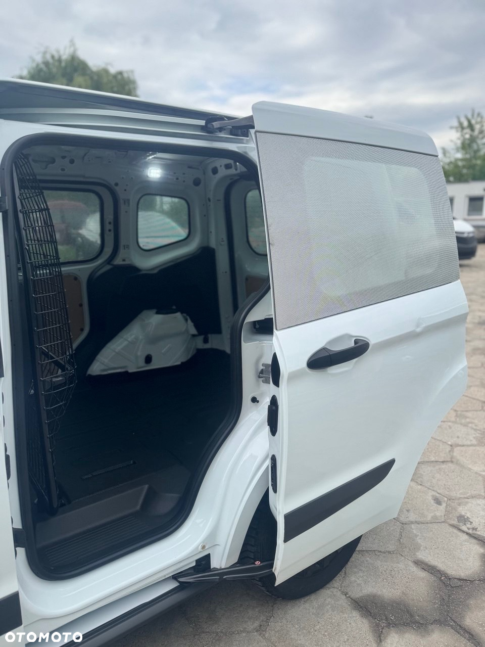 Ford transit courier - 8
