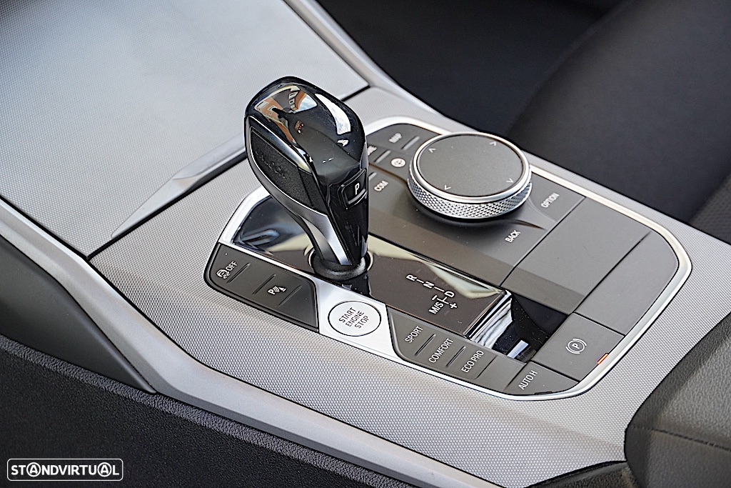 BMW 318 d Touring Auto - 28