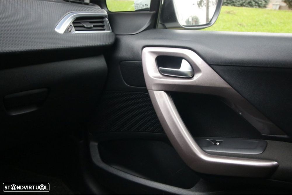 Peugeot 2008 1.4 HDi Allure - 17