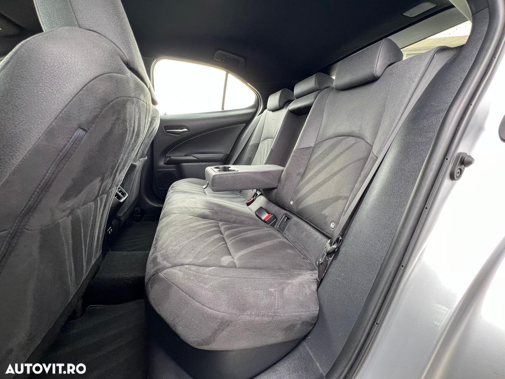 Lexus UX 250h Business Edition - 11
