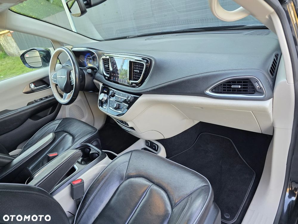 Chrysler Pacifica - 35