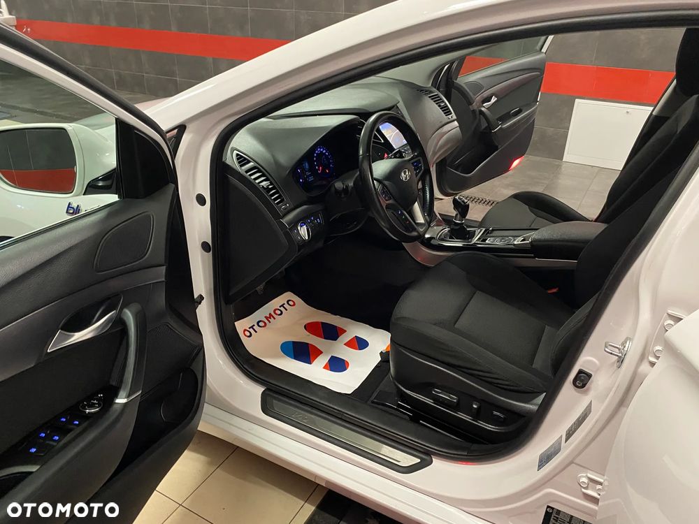 Hyundai i40 Kombi 1.7 CRDi Style - 17