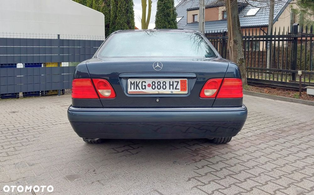 Mercedes-Benz Klasa E - 4