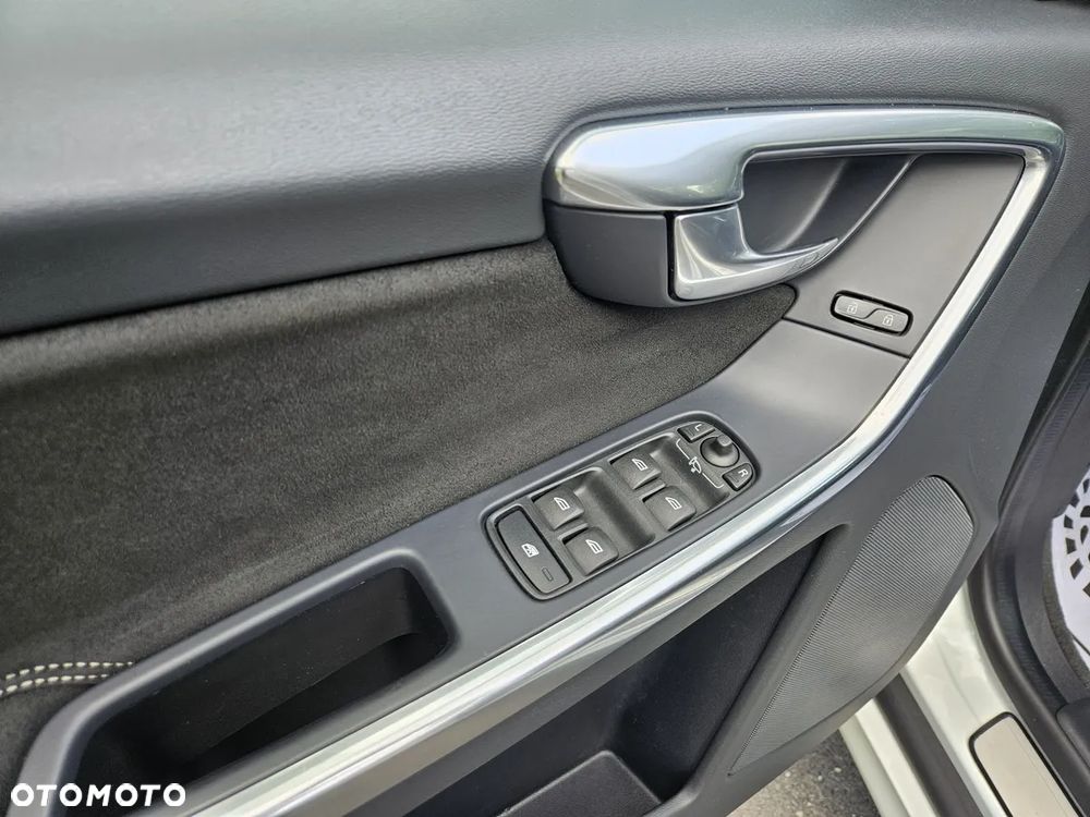 Volvo XC 60 D3 Drive-E R-Design Momentum - 15