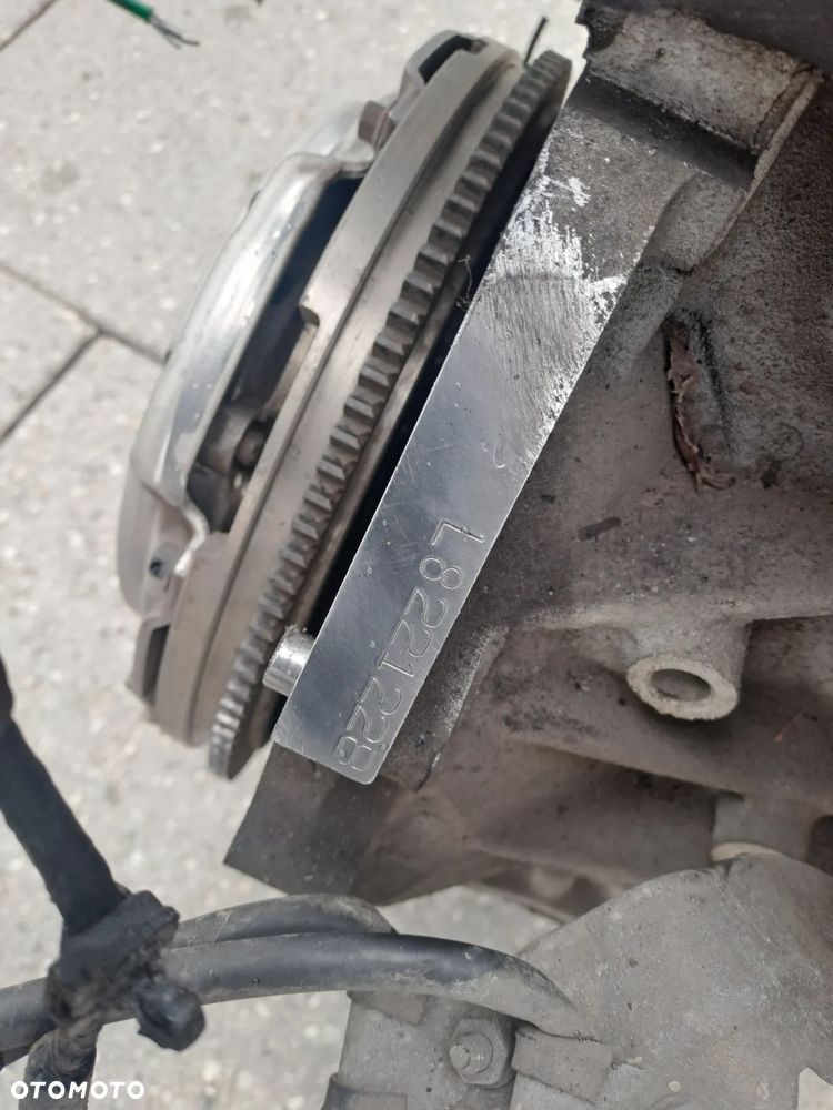 Mazda 6  1.8 16V silnik kompletny kod L8 - 4