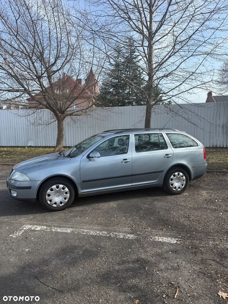 Skoda Octavia 1.6 FSI Ambiente - 5