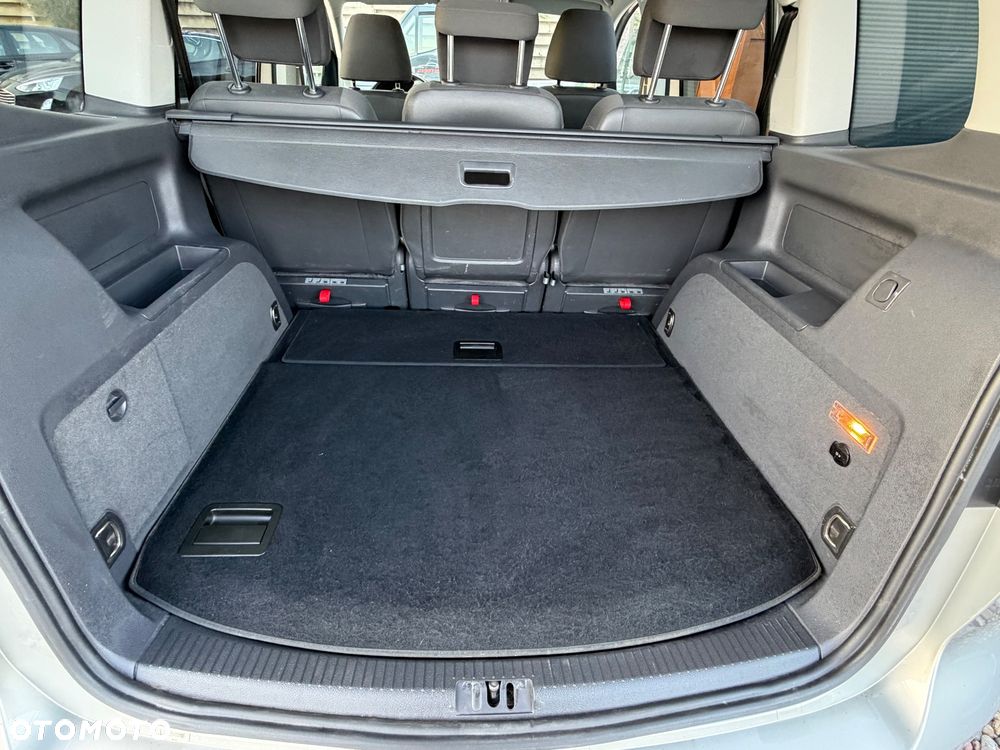 Volkswagen Touran - 32