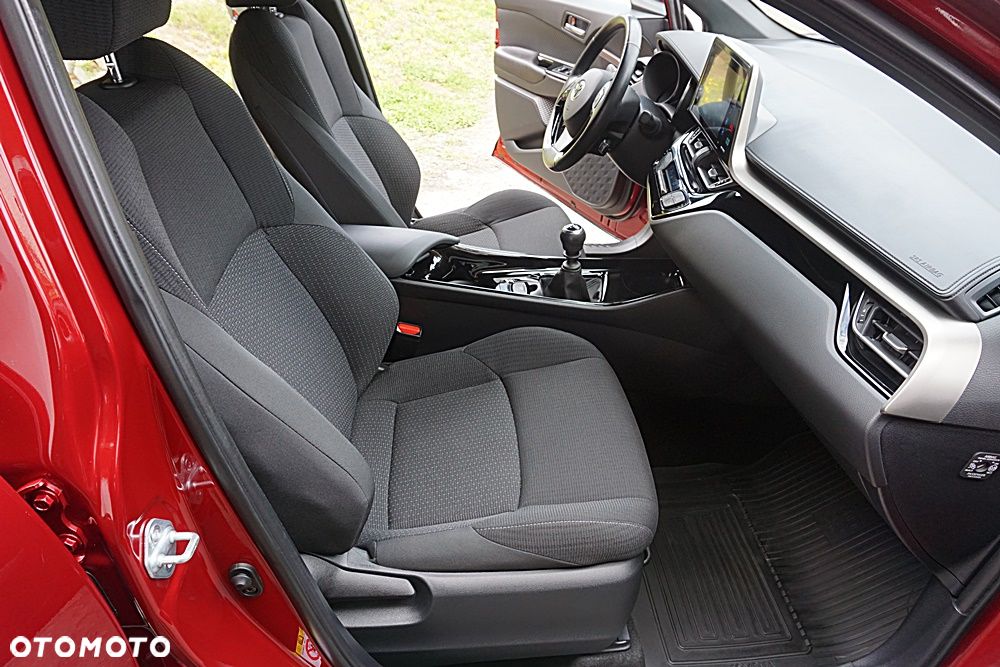 Toyota C-HR 1.2 Turbo Team Deutschland - 23