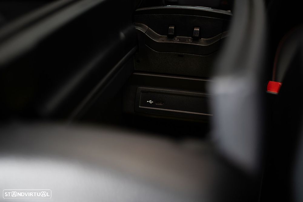 Mercedes-Benz A 250 e 8G-DCT AMG Line - 36