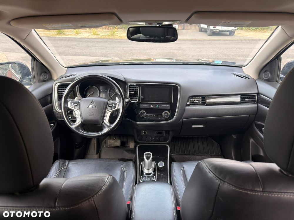 Mitsubishi Outlander 2.0 4WD - 6